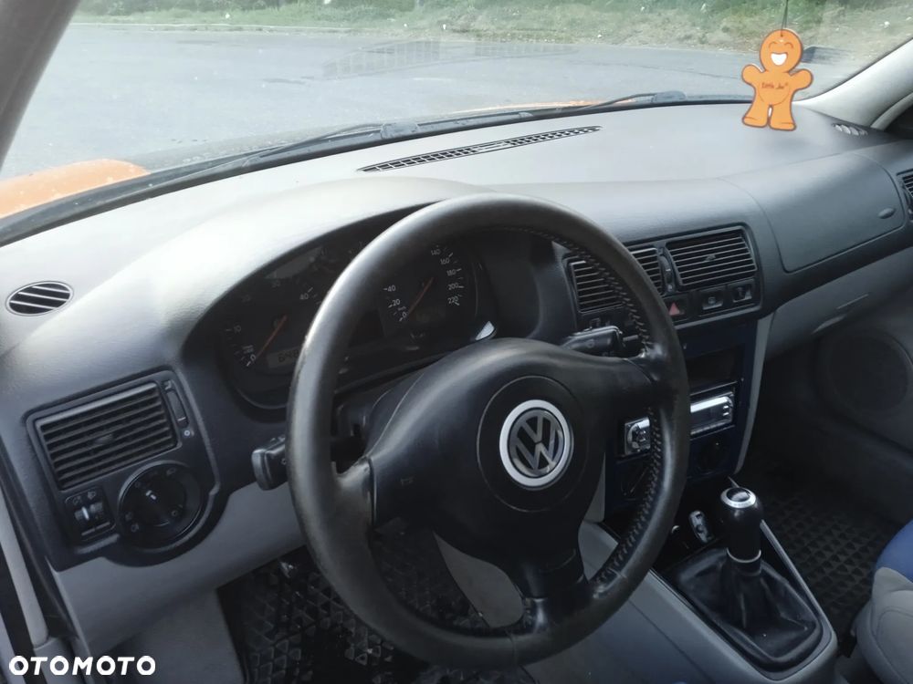 Volkswagen Golf - 6