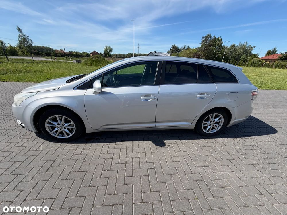 Toyota Avensis 1.8 Sol plus NAVI - 14