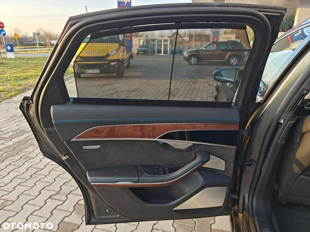 Audi A8 - 24