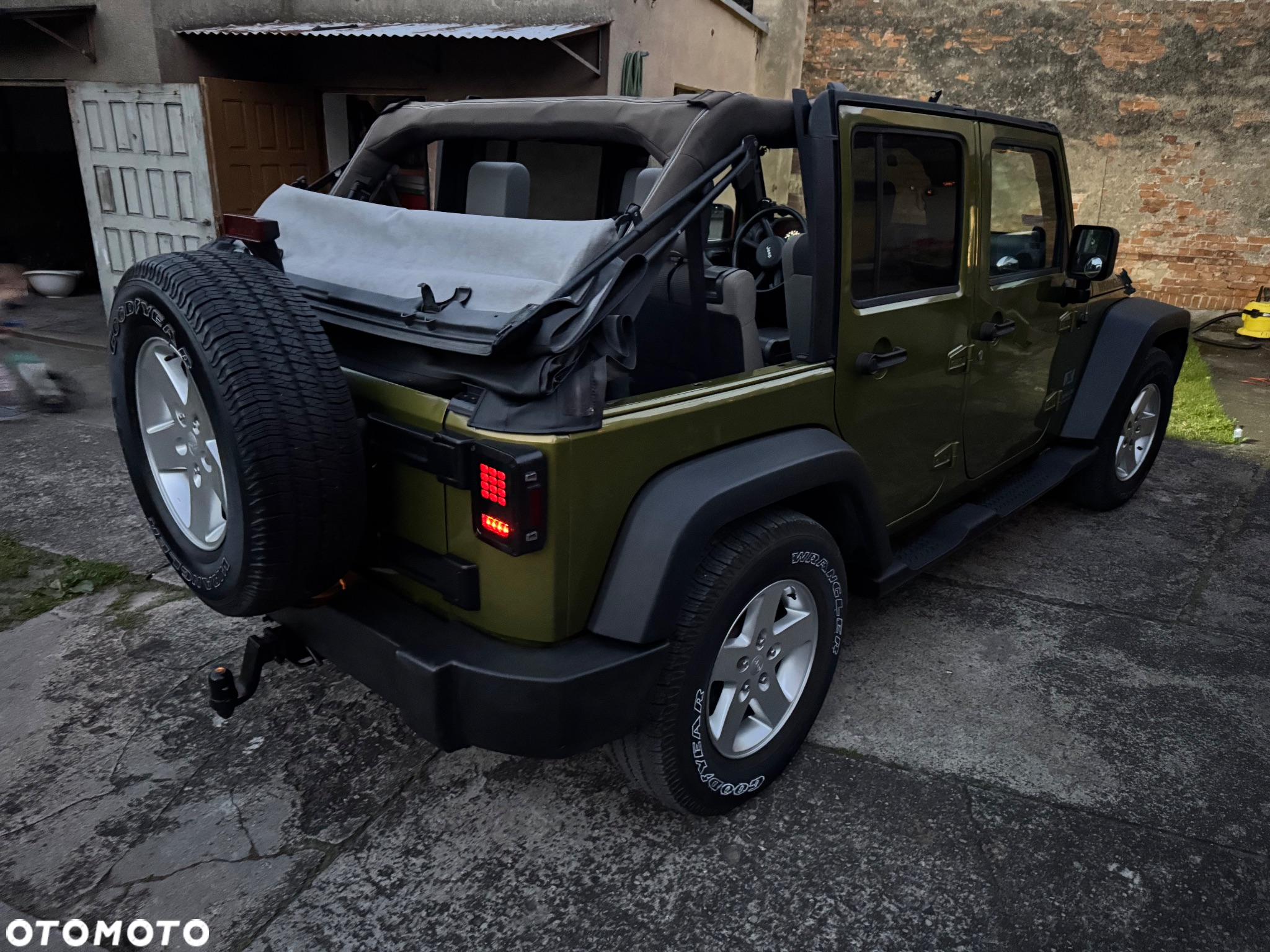 Jeep Wrangler Unlimited 3.8 Automatik Sahara - 9