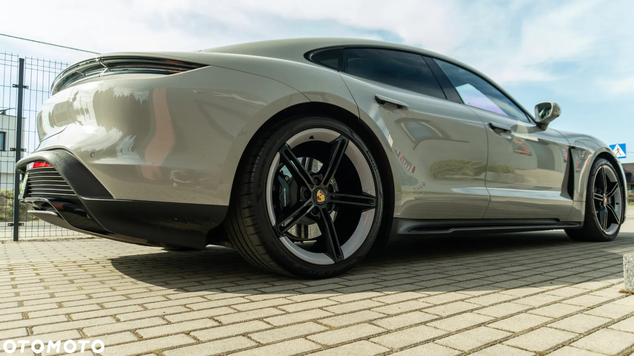 Porsche Taycan GTS - 7