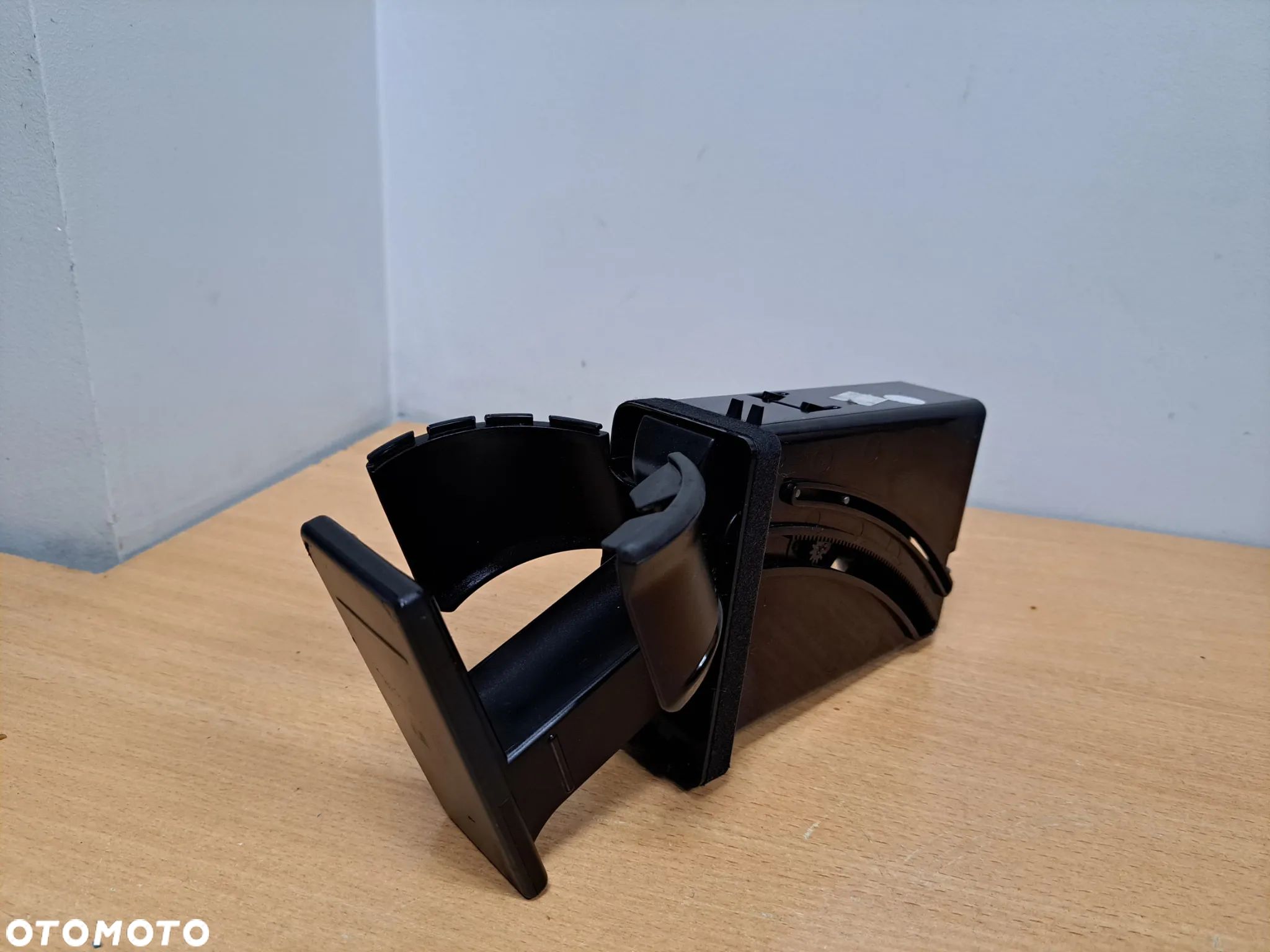 UCHWYT NA KUBEK CUPHOLDER KOŁO RADIA V70 II XC70 II S60 I - 1