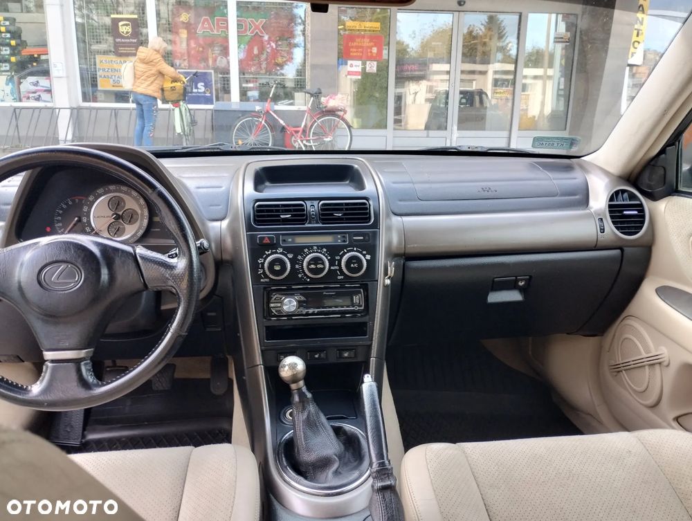 Lexus IS 200 Elegance - 5