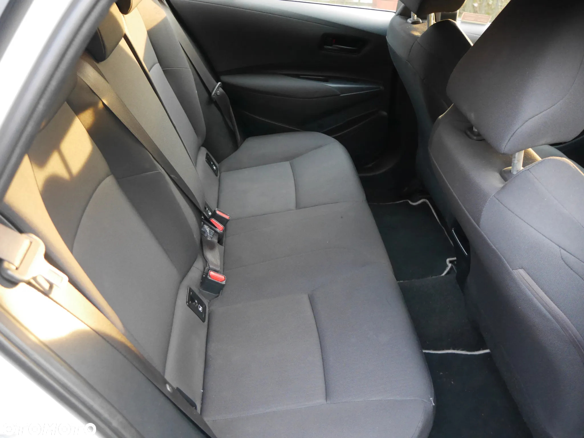Toyota Corolla 1.8 Hybrid Active - 19