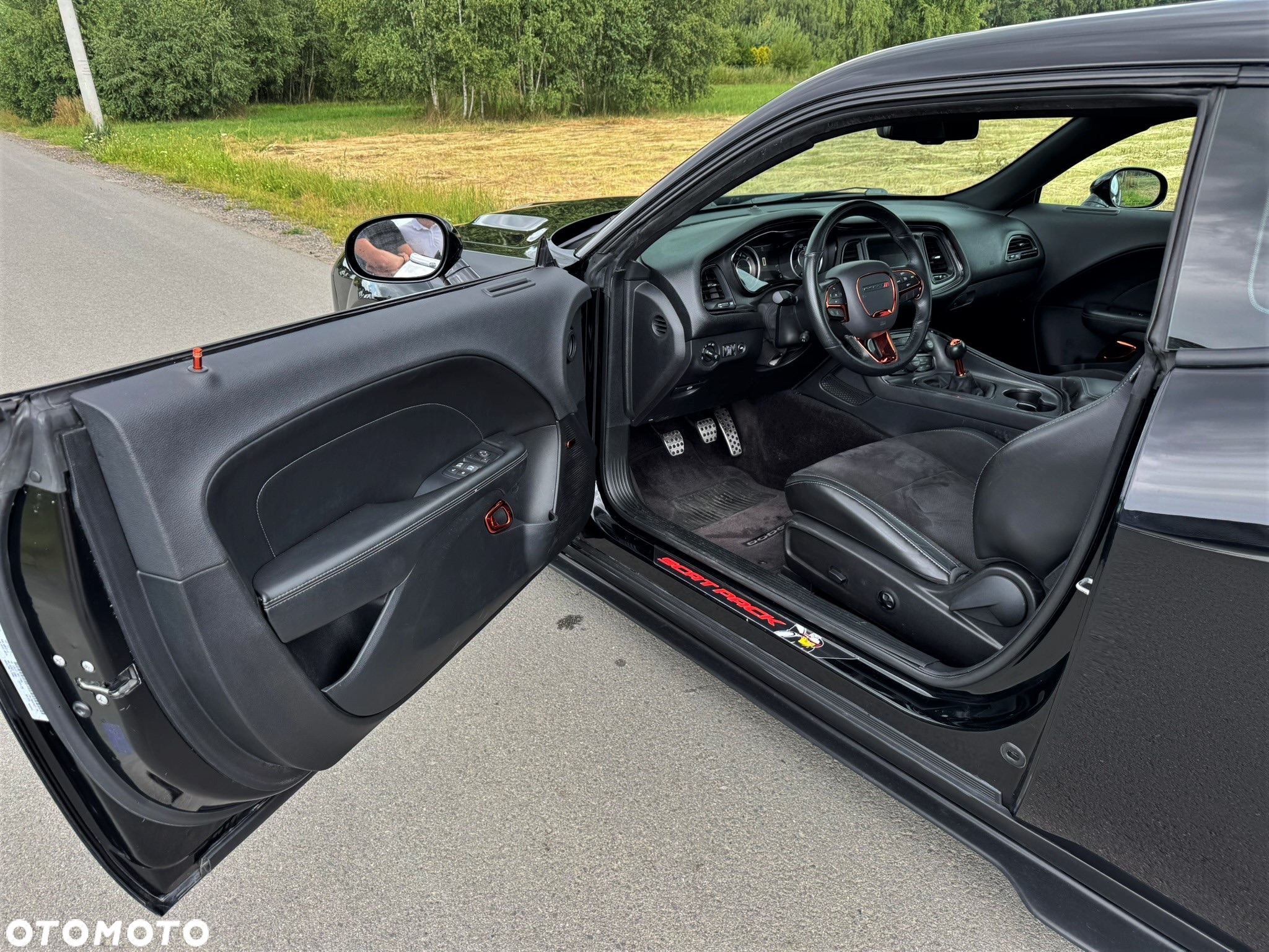 Dodge Challenger - 11