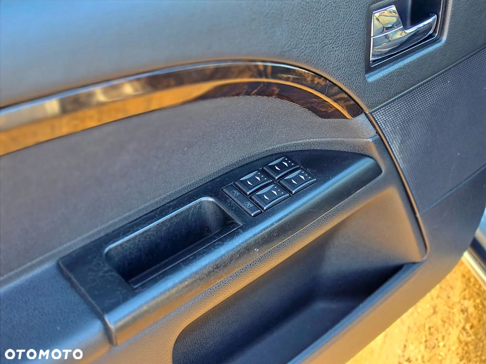 Ford Mondeo 2.0 Ghia - 13