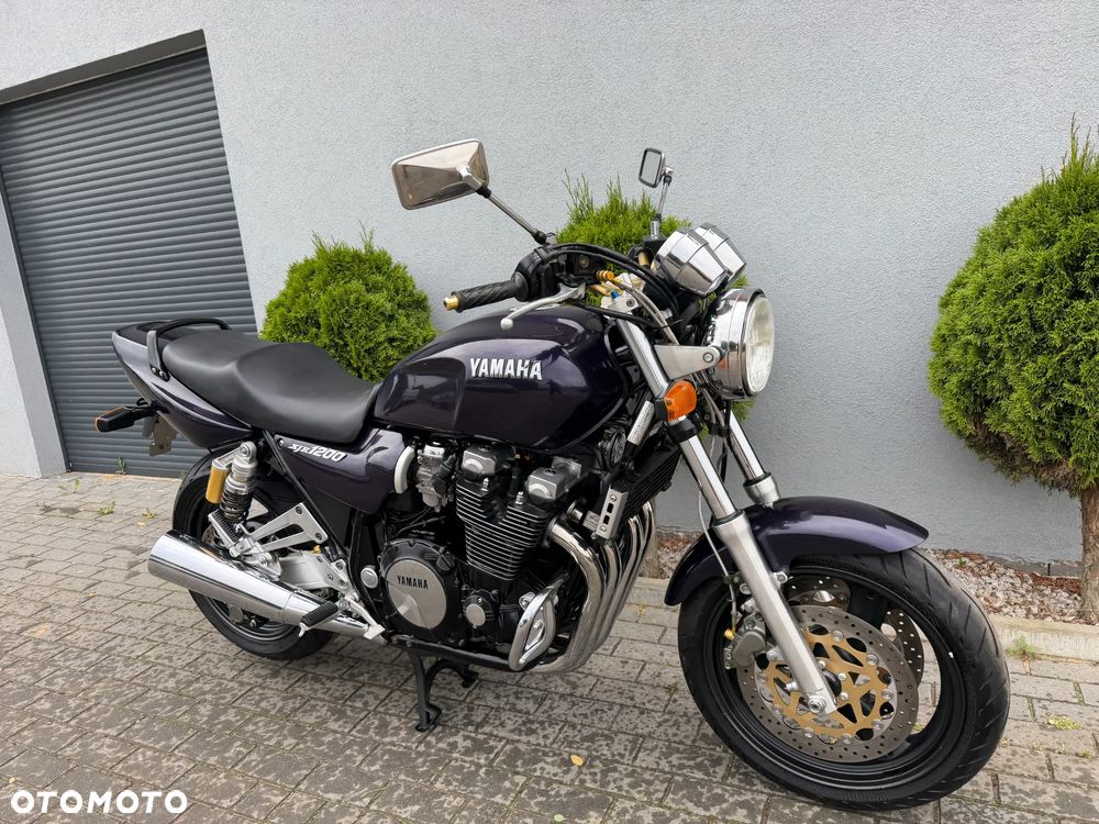 Yamaha XJR - 3