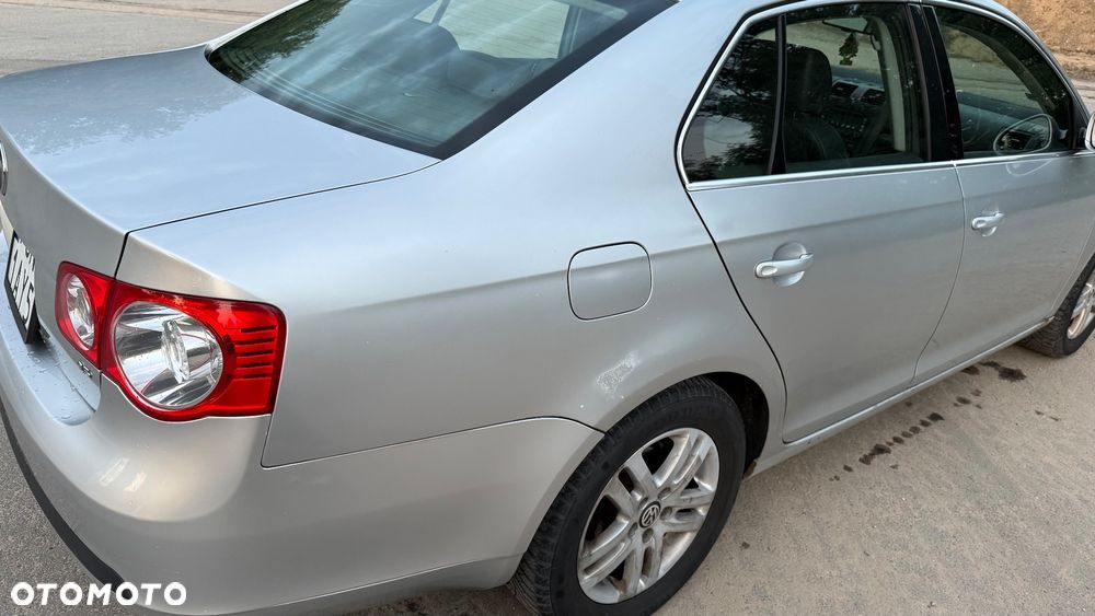 Volkswagen Jetta - 8