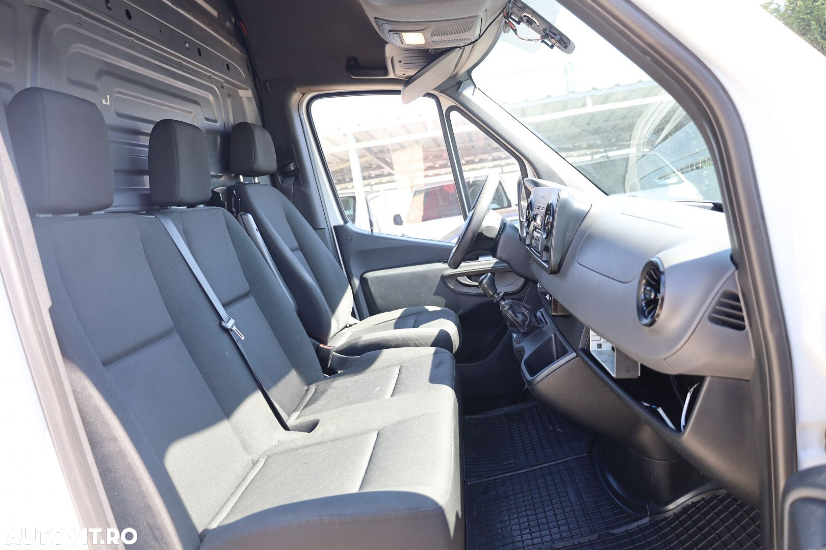 Mercedes-Benz Sprinter - 14