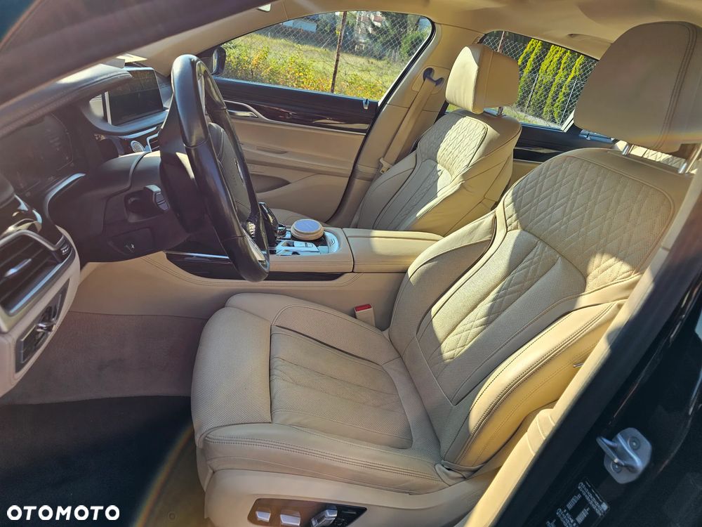 BMW Seria 7 730d mHEV - 21