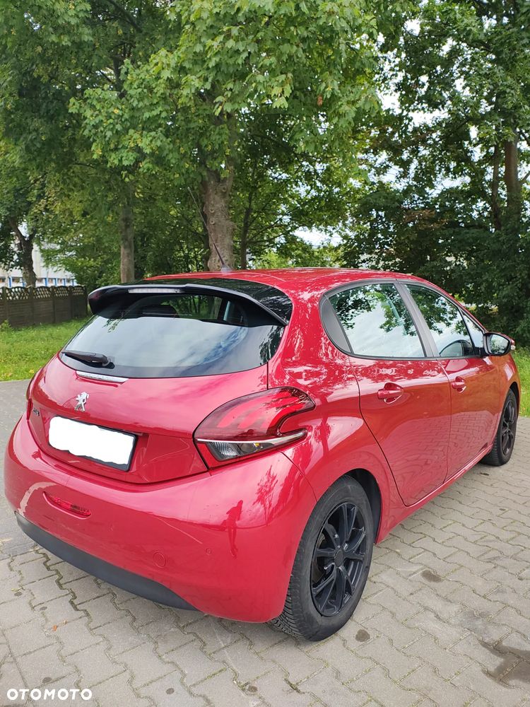 Peugeot 208 - 8