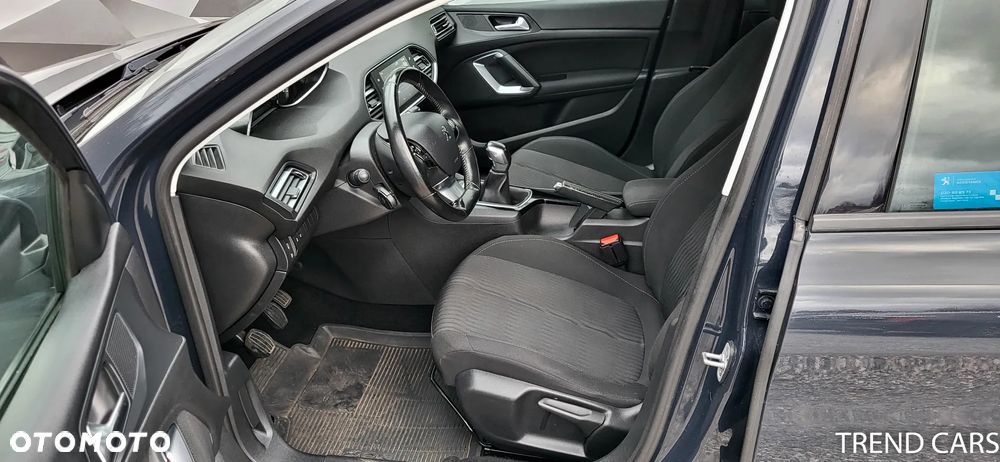 Peugeot 308 1.2 PureTech Allure S&S - 17