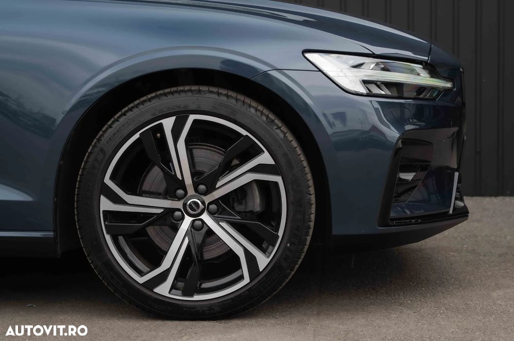 Volvo V60 B4 MHEV AT Ultimate Dark - 24