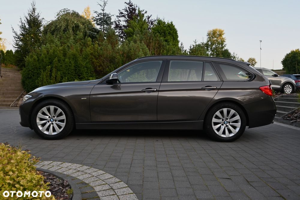 BMW Seria 3 320d Sport-Aut Luxury Line - 3