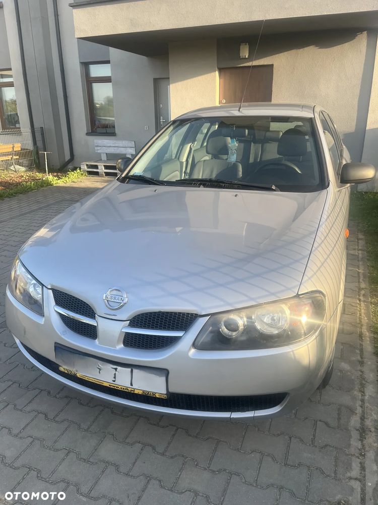 Nissan Almera 1.5 Base - 2