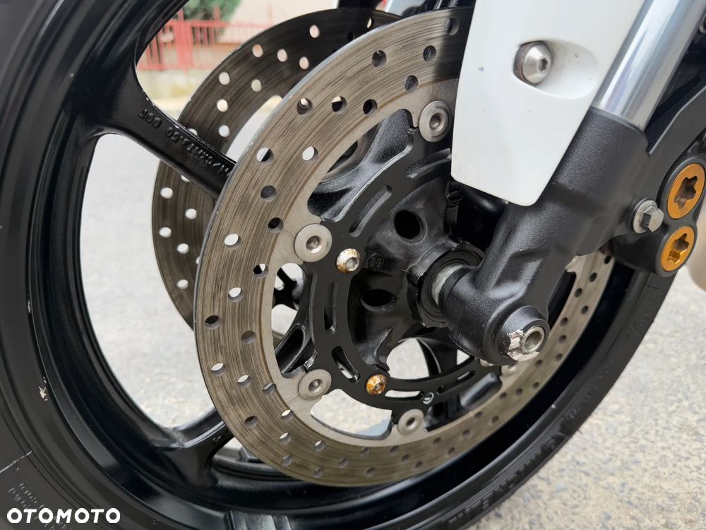 Yamaha FZ - 20