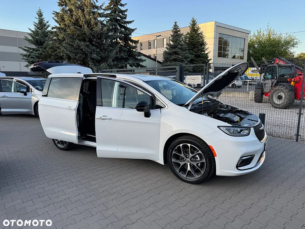 Chrysler Pacifica - 22