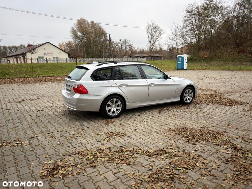 BMW Seria 3 318i Touring - 6