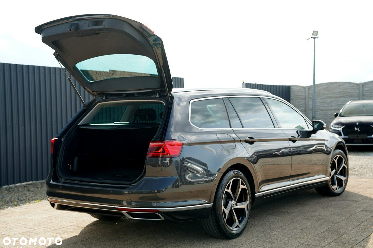 Volkswagen Passat - 13