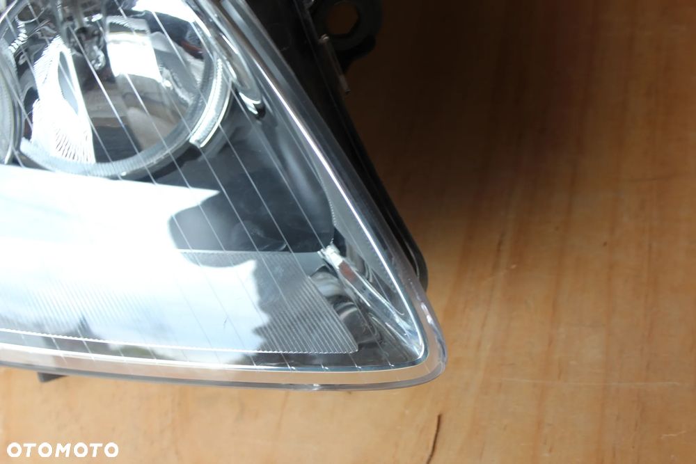 LAMPA PRZEDNIA PRAWA AUDI A6 C6 1EE008880-02 4F0941004 2007 EU - 4
