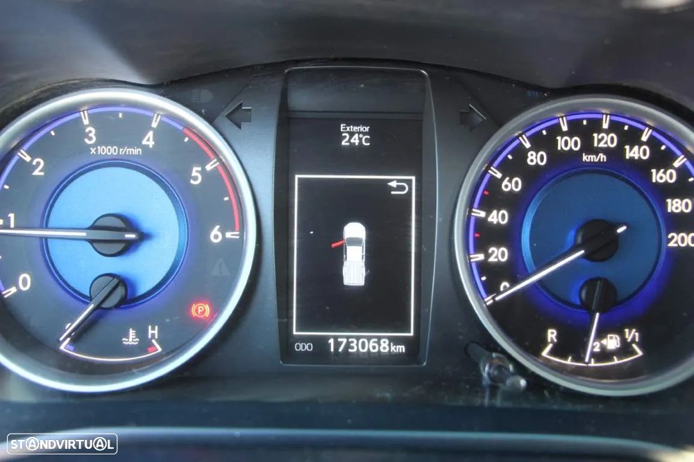 Toyota Hilux 2.4 D-4D 4WD CE Trial - 6