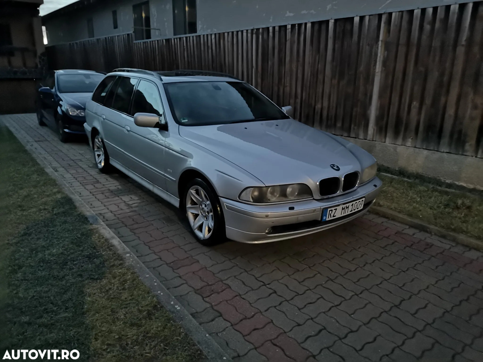 BMW Seria 5 530i Touring - 26
