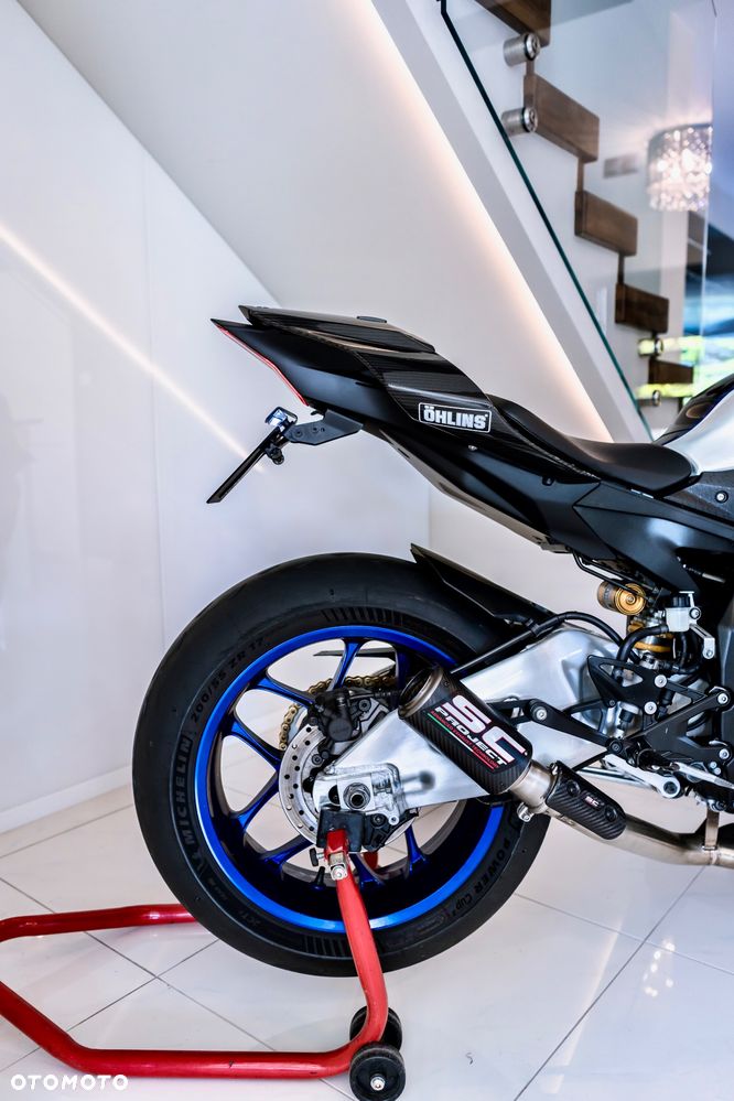 Yamaha R1 - 31