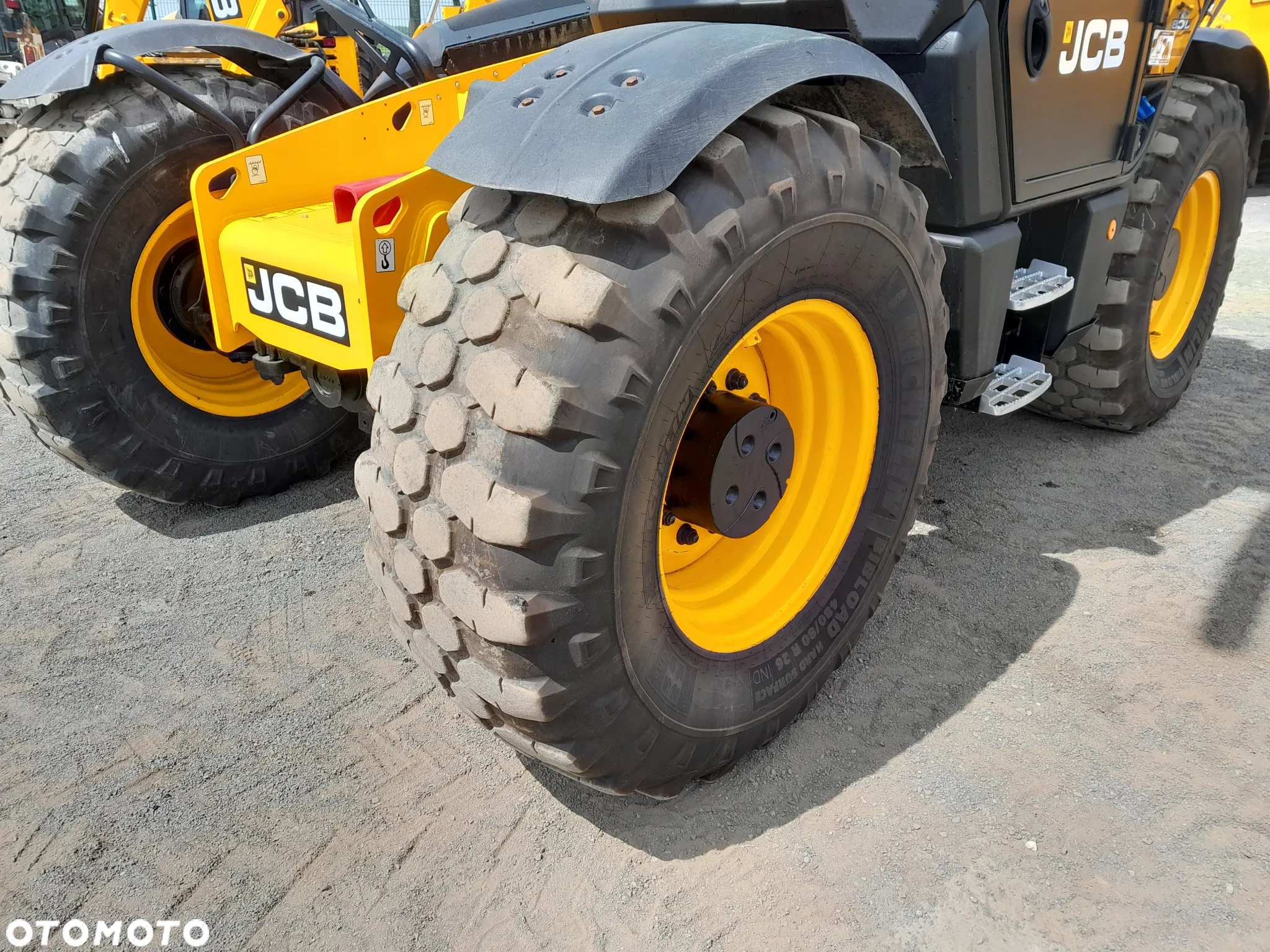 JCB 560-80 - 16