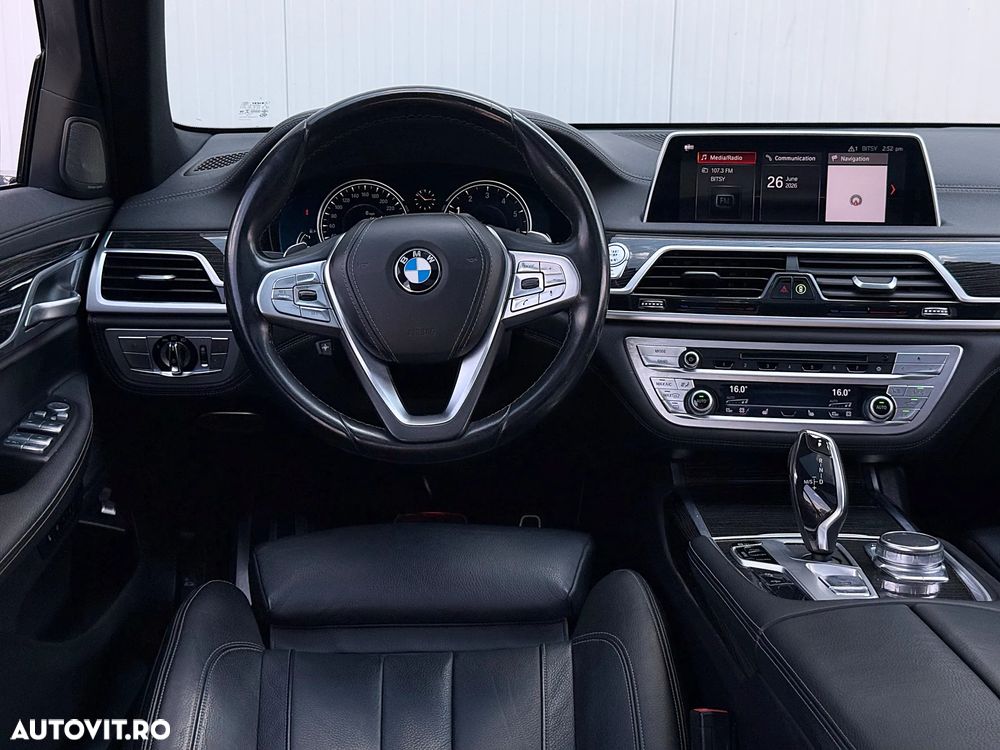 BMW Seria 7 740Li - 30
