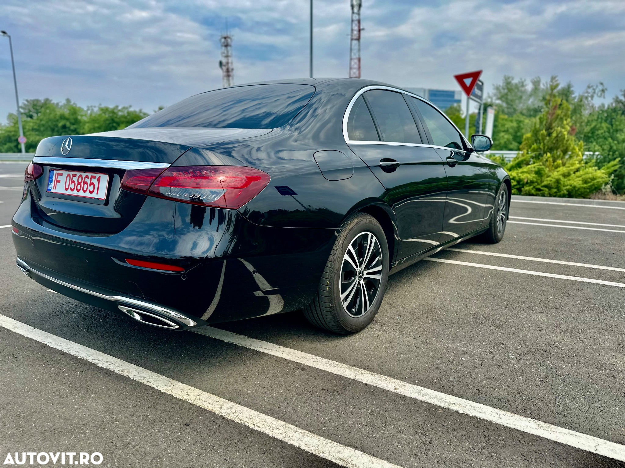 Mercedes-Benz E 220 d T 9G-TRONIC - 9