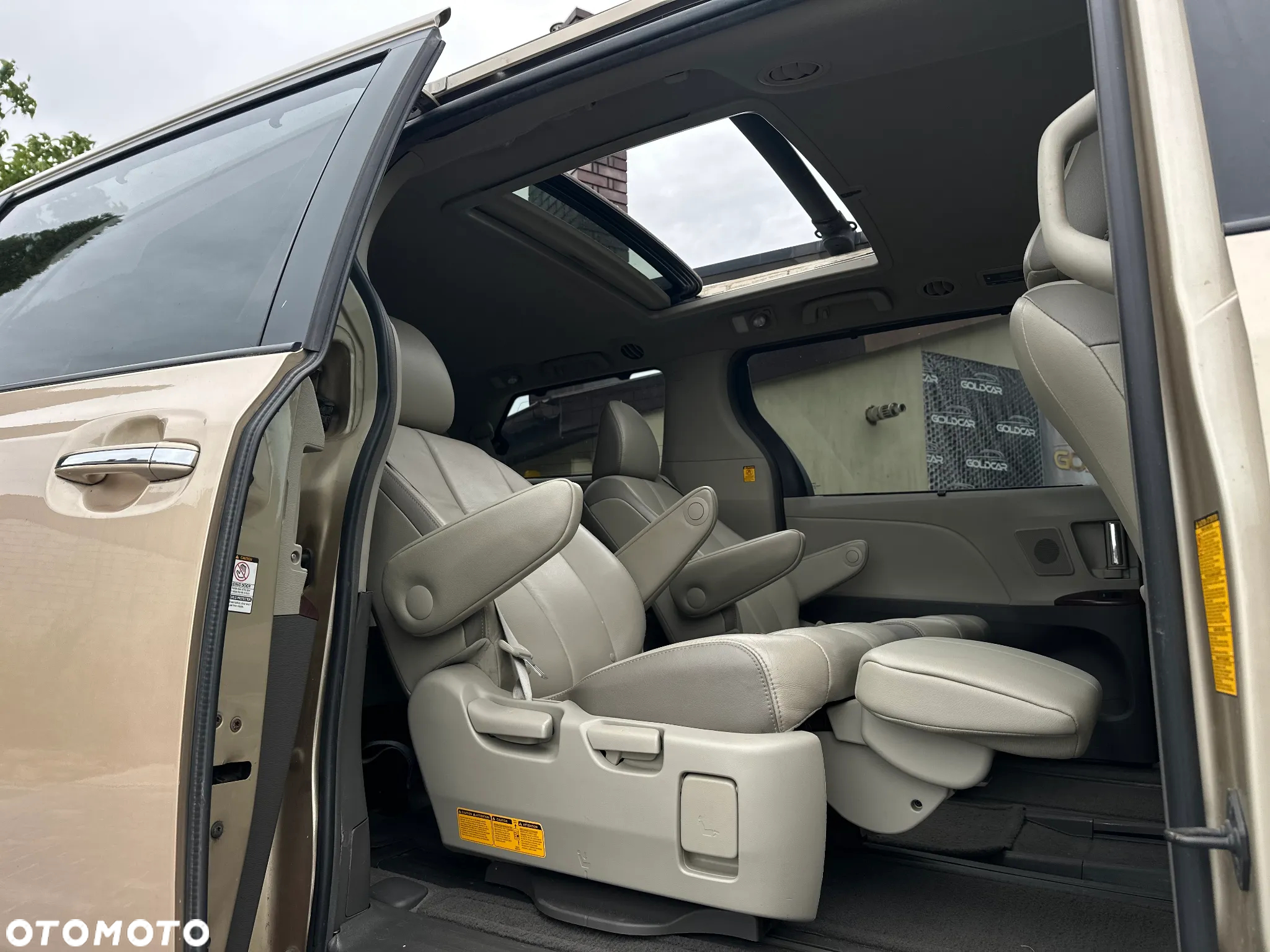 Toyota Sienna - 17