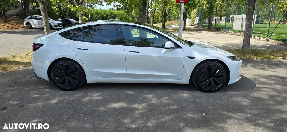 Tesla Model 3 2023 photo 2