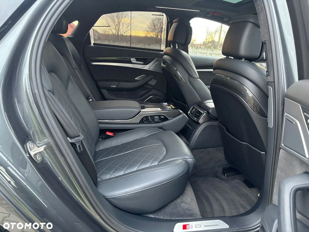 Audi S8 - 18