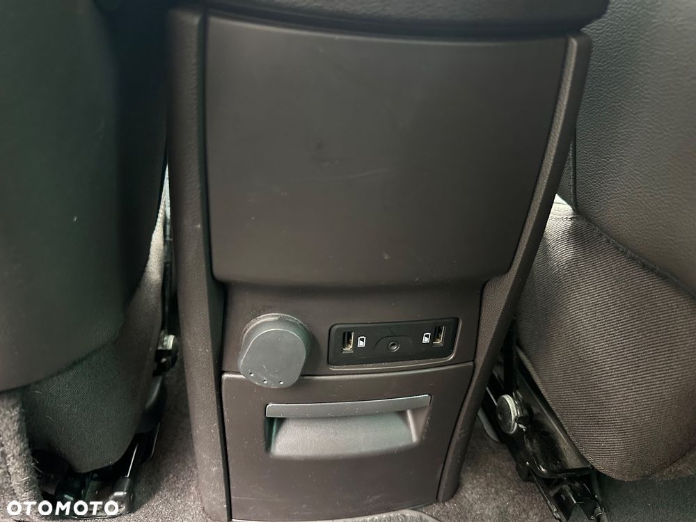 Renault Espace 1.6 dCi Energy Initiale Paris EDC 7os - 17