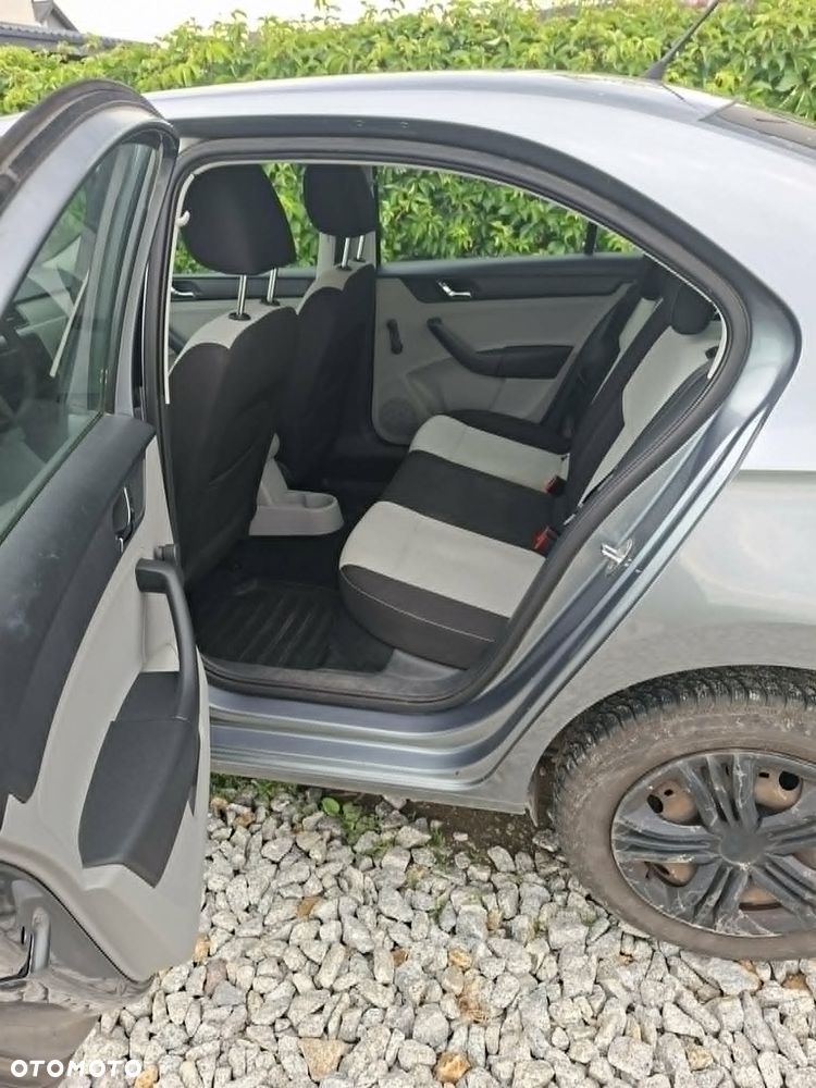 Skoda RAPID 1.2 TSI Active - 6