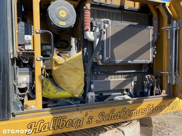 Caterpillar 323 - 12