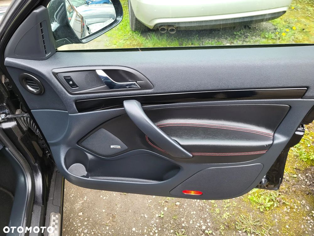 Skoda Octavia Combi 2.0 TDI DPF DSG RS - 20
