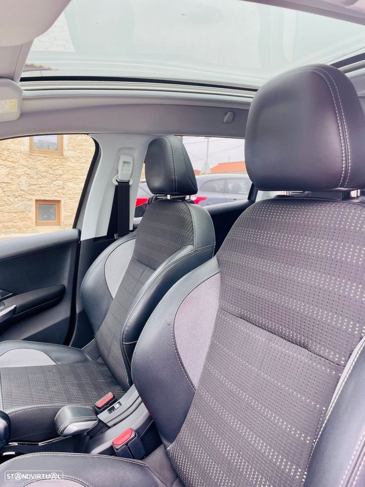 Peugeot 2008 1.2 PureTech Active - 12