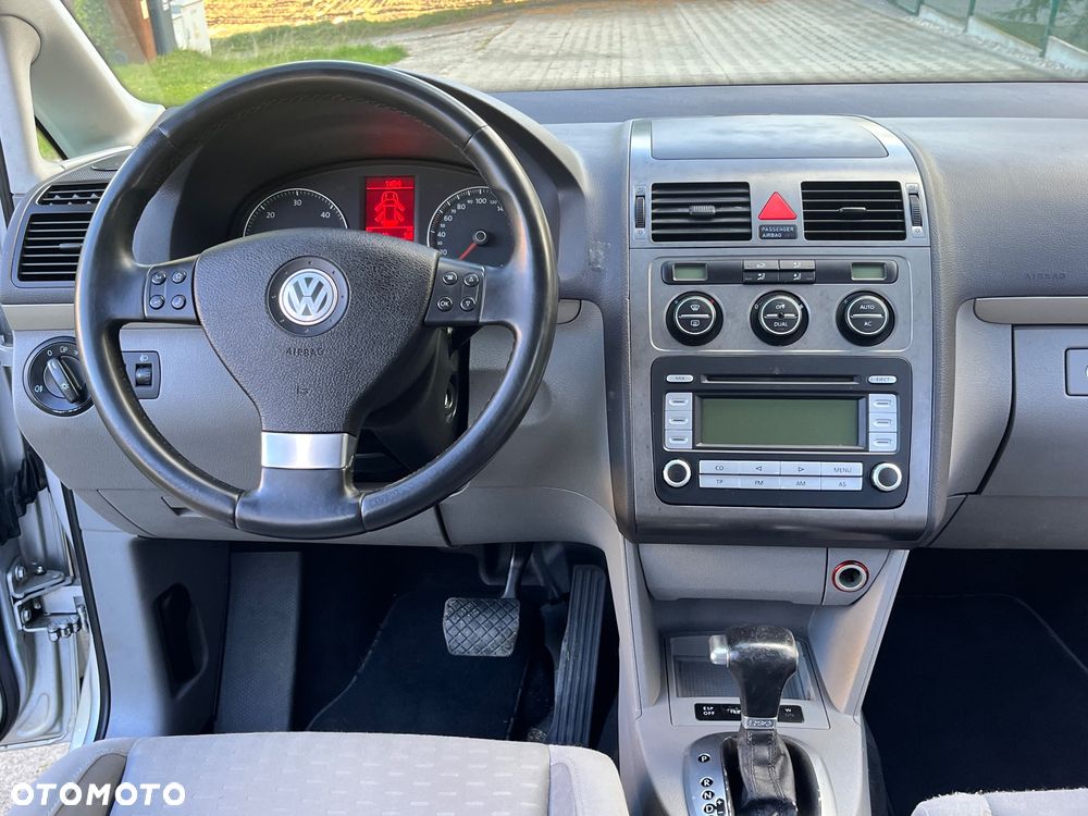 Volkswagen Touran 1.9 TDI DSG Trendline - 21