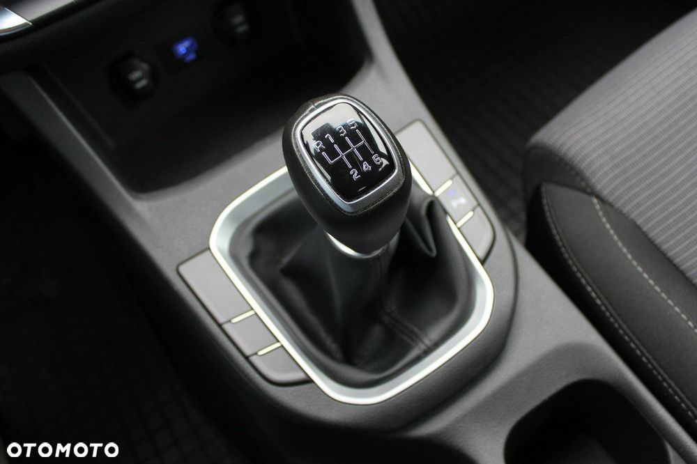 Hyundai i30 1.5 DPI Classic + - 17