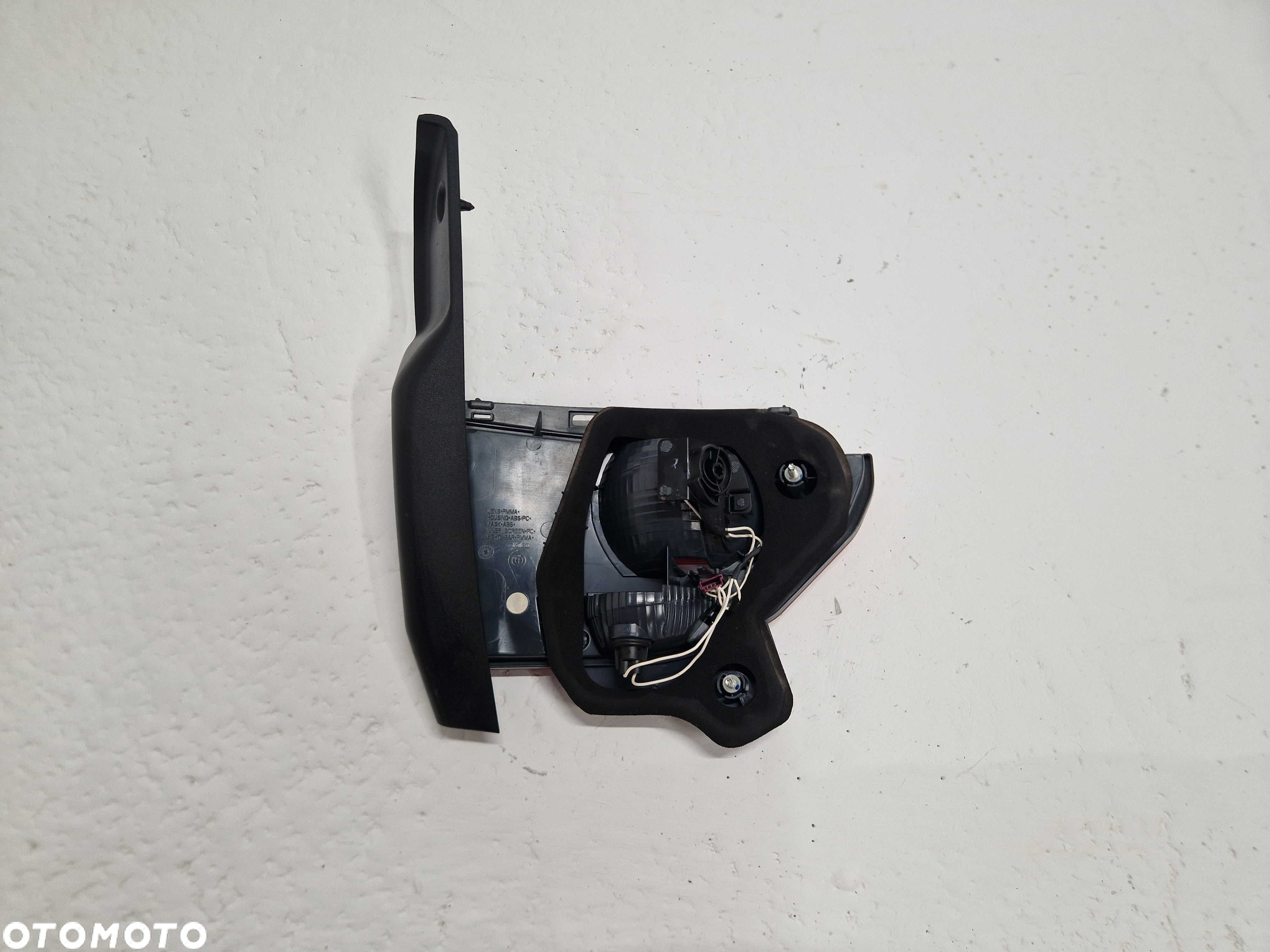 Tylna Tył Prawa Lampa w Klapę Bagażnika LED BMW 5 GT F07 Europa - 5