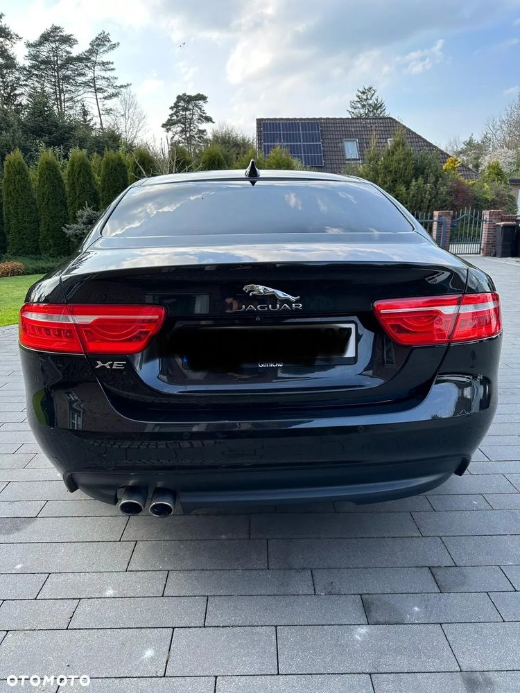 Jaguar XE 2.0 D Prestige - 4