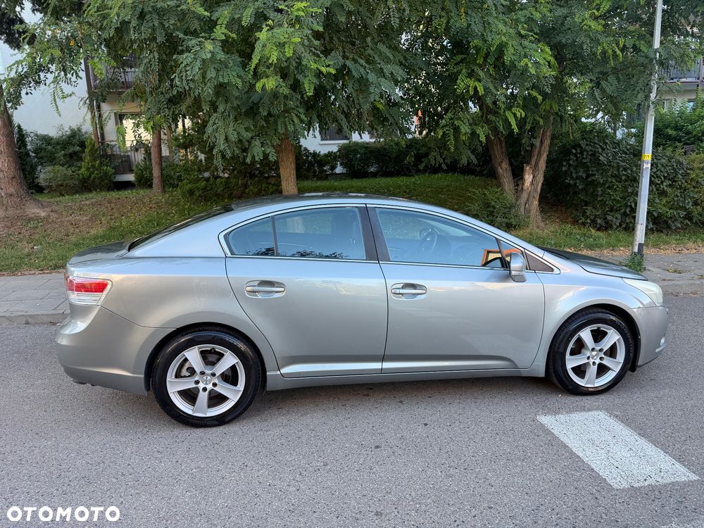 Toyota Avensis 1.6 Sol - 4