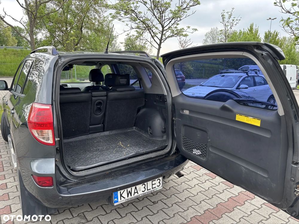 Toyota RAV4 2.2 D-4D Premium - 12