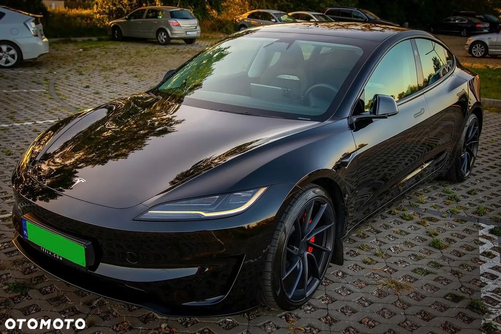 Tesla Model 3 - 1