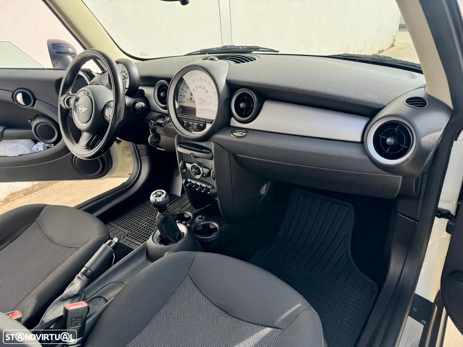 MINI 3 Portas Cooper D - 10