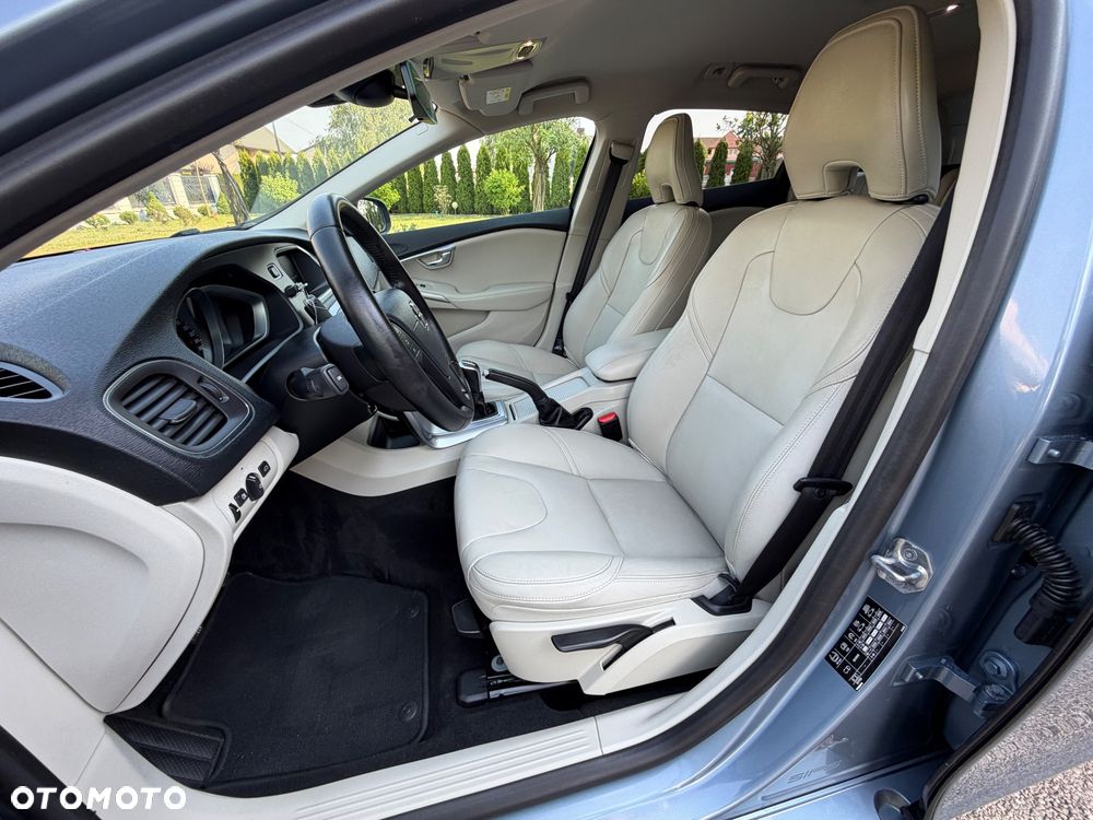 Volvo V40 D3 Momentum - 6