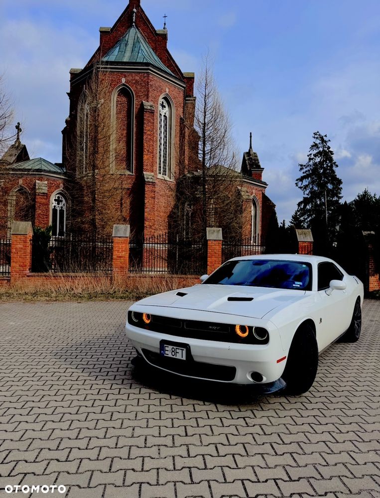 Dodge Challenger - 1