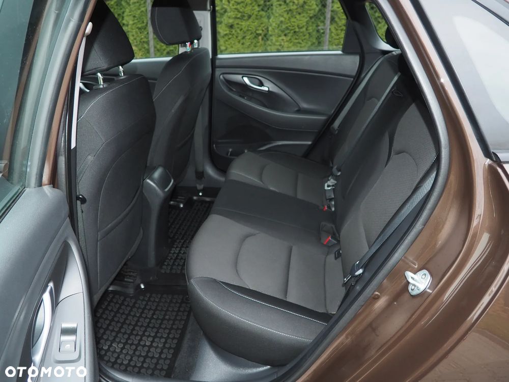 Hyundai i30 1.6 D Comfort - 27
