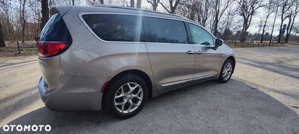 Chrysler Pacifica - 6